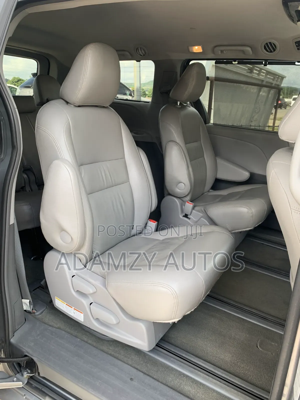 Toyota Sienna 2016 Silver