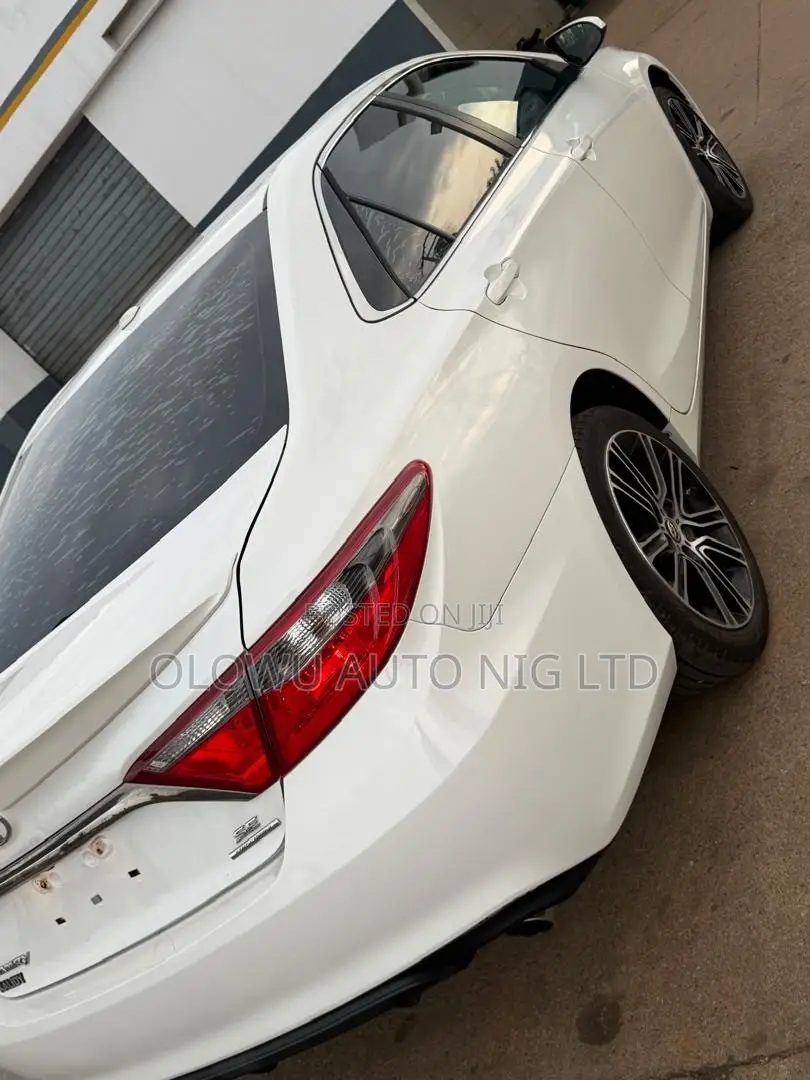 Toyota Camry XLE 4dr Sedan (2.5L 4cyl 6A) 2016 White