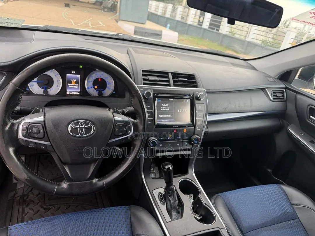 Toyota Camry XLE 4dr Sedan (2.5L 4cyl 6A) 2016 White