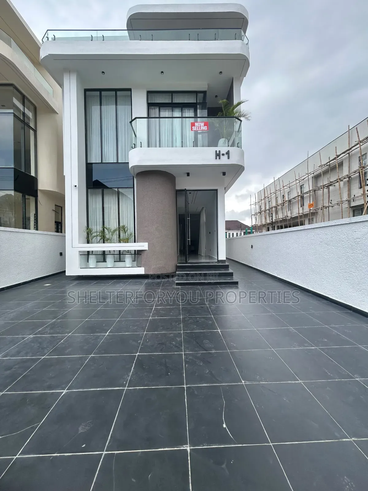 5bdrm Duplex in Lekki Expressway for sale