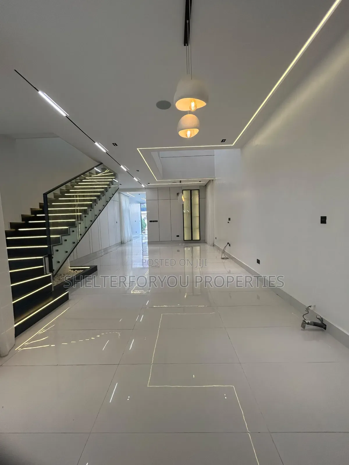 5bdrm Duplex in Lekki Expressway for sale