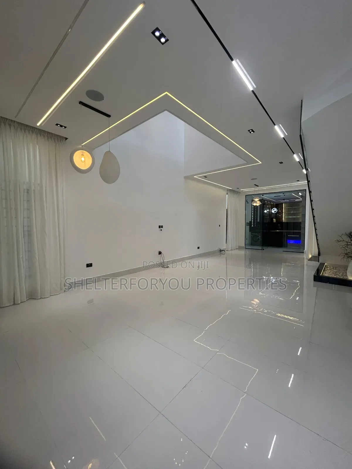 5bdrm Duplex in Lekki Expressway for sale