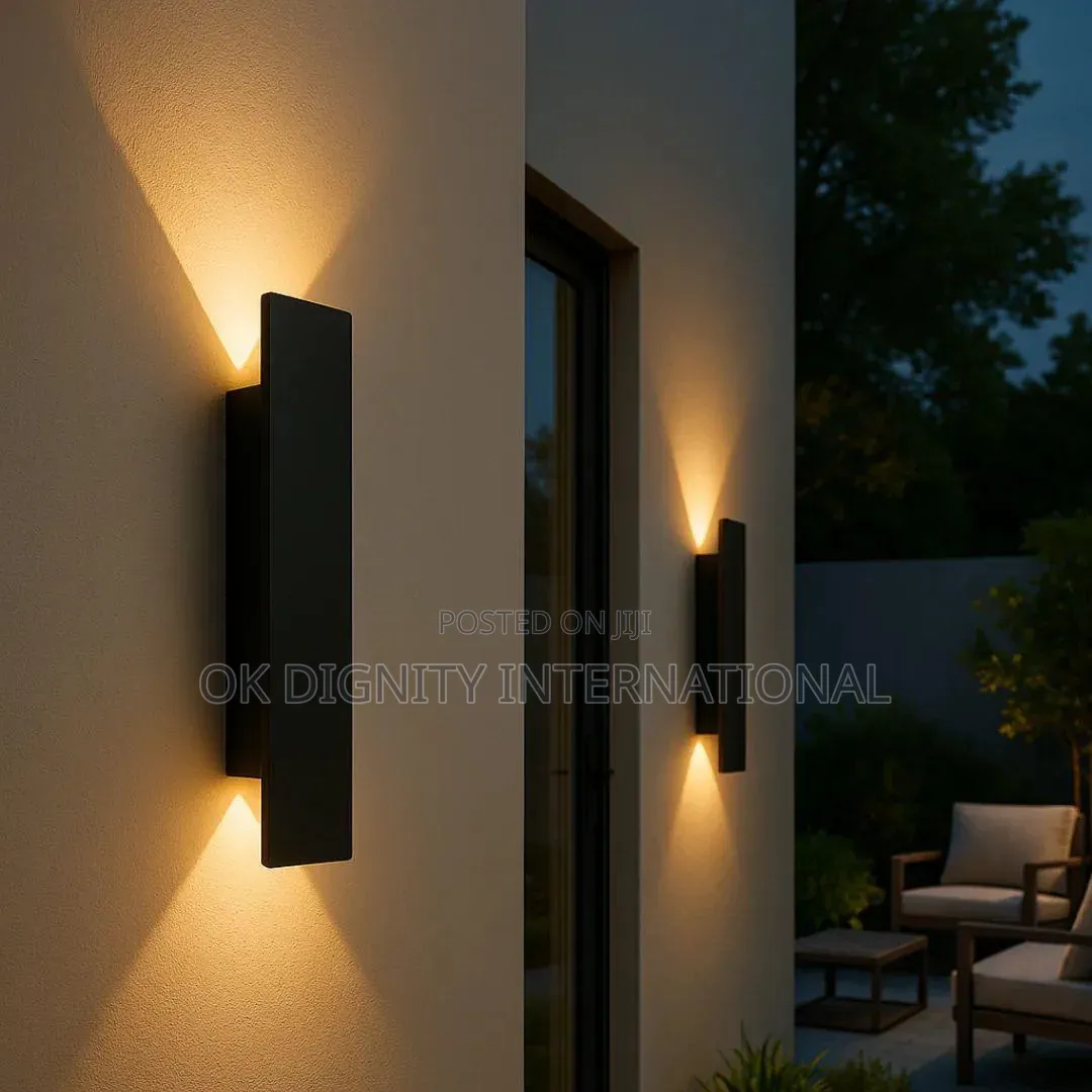 Modern Decorative Wall Lamp – Black Globe Design