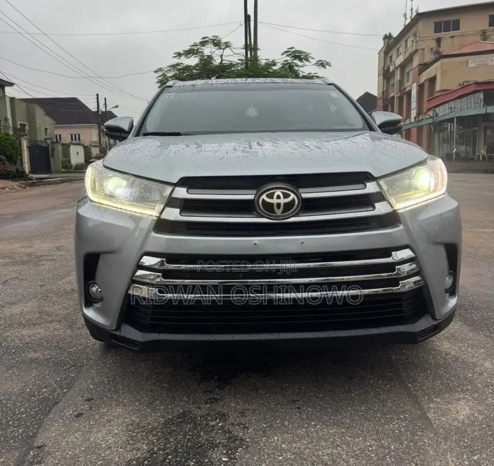 Toyota Highlander XLE 4dr SUV (3.5L 6cyl 6A) 2015 Silver