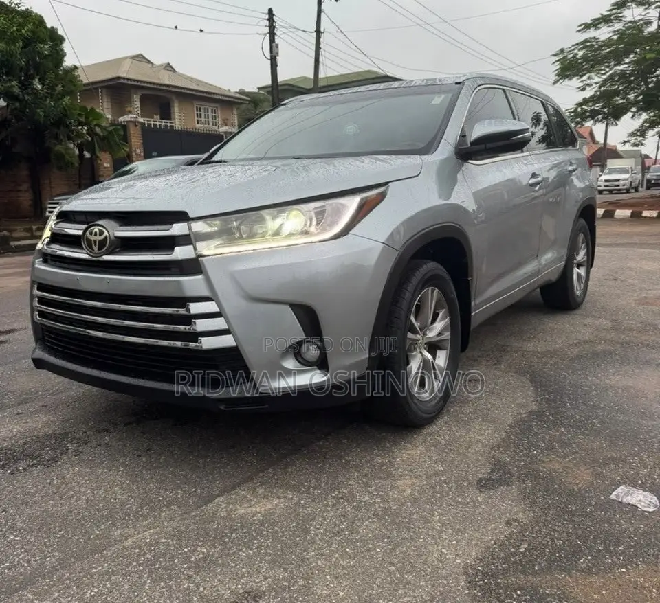 Toyota Highlander XLE 4dr SUV (3.5L 6cyl 6A) 2015 Silver