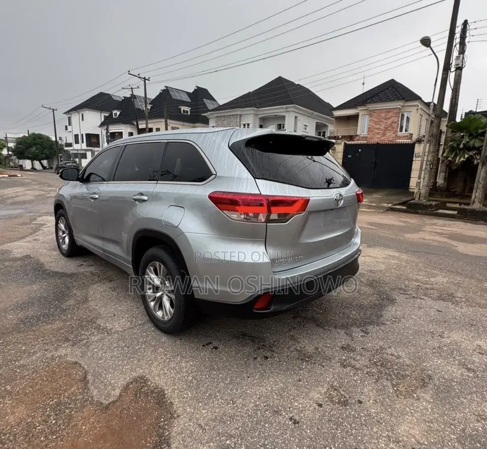 Toyota Highlander XLE 4dr SUV (3.5L 6cyl 6A) 2015 Silver