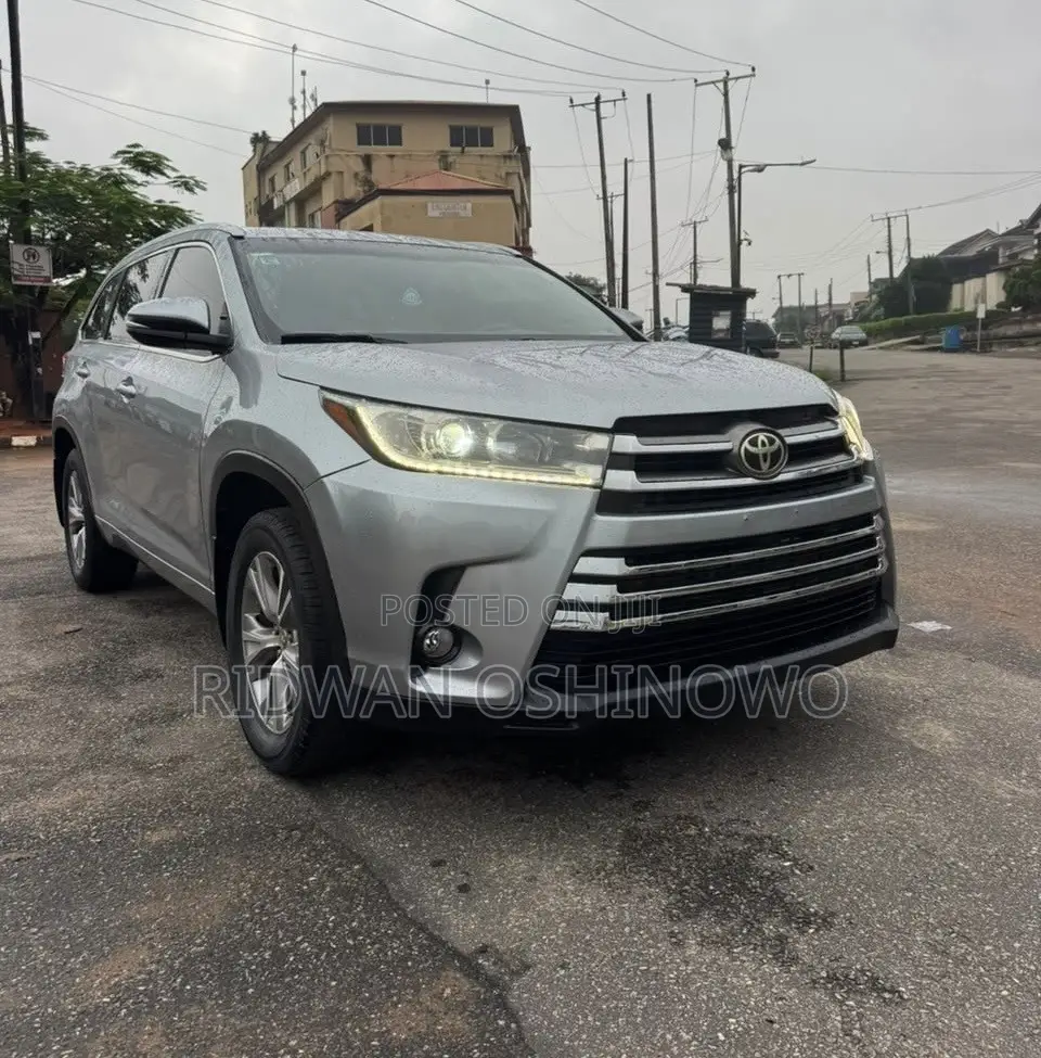 Toyota Highlander XLE 4dr SUV (3.5L 6cyl 6A) 2015 Silver