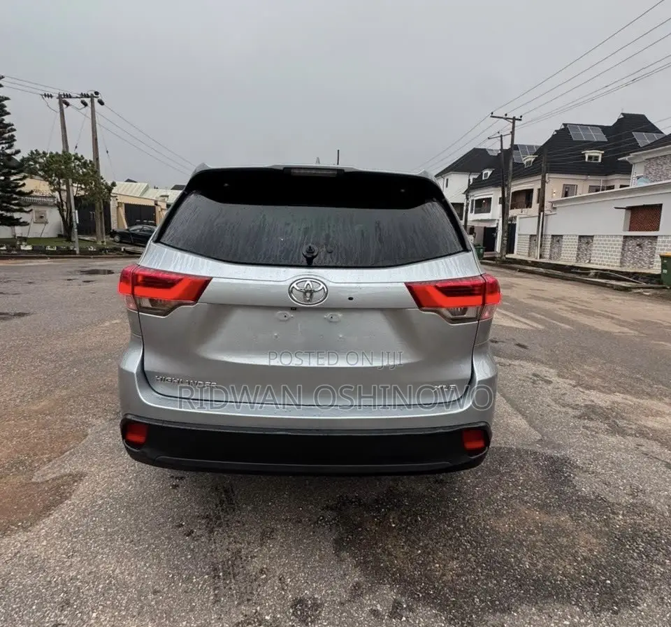 Toyota Highlander XLE 4dr SUV (3.5L 6cyl 6A) 2015 Silver