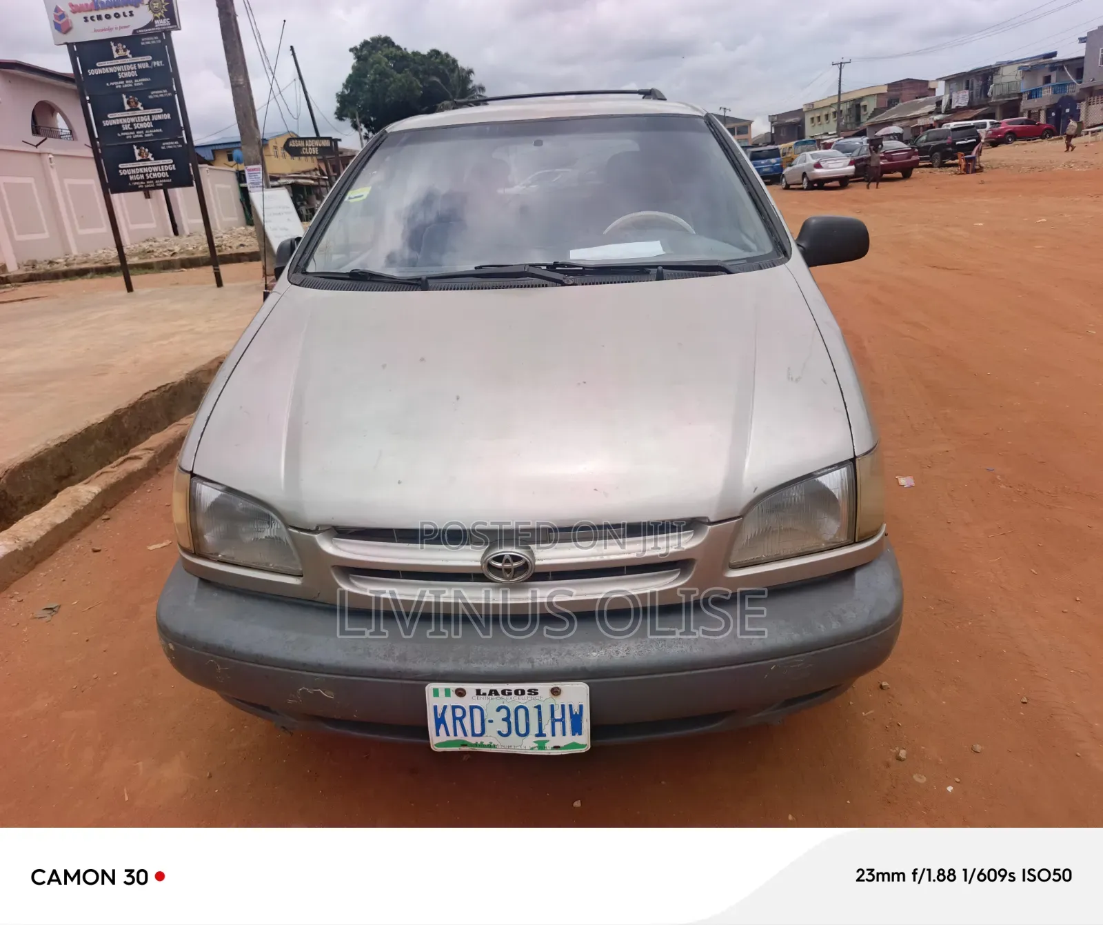 Toyota Sienna LE & 1 hatch 2000 Gray