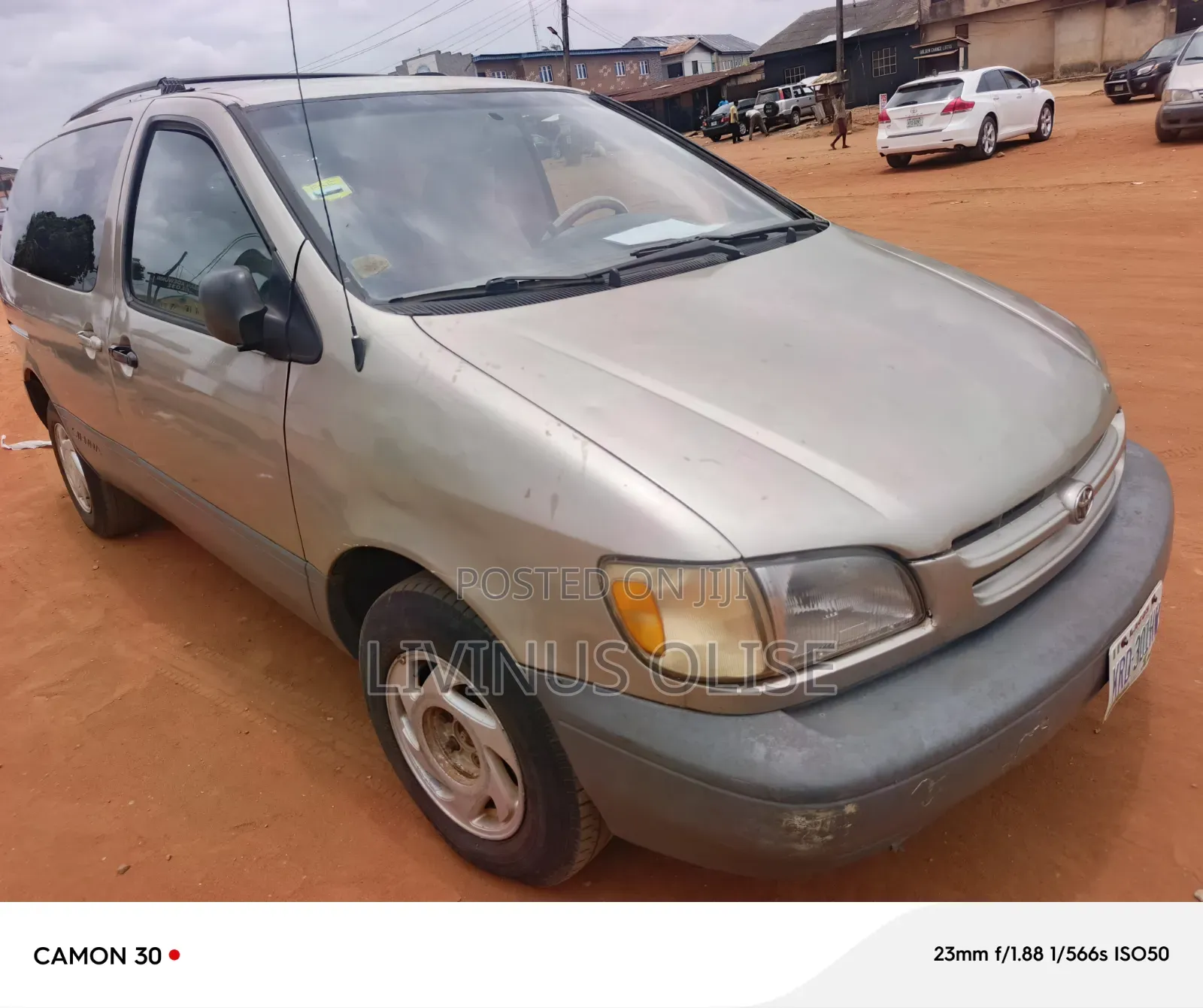 Toyota Sienna LE & 1 hatch 2000 Gray