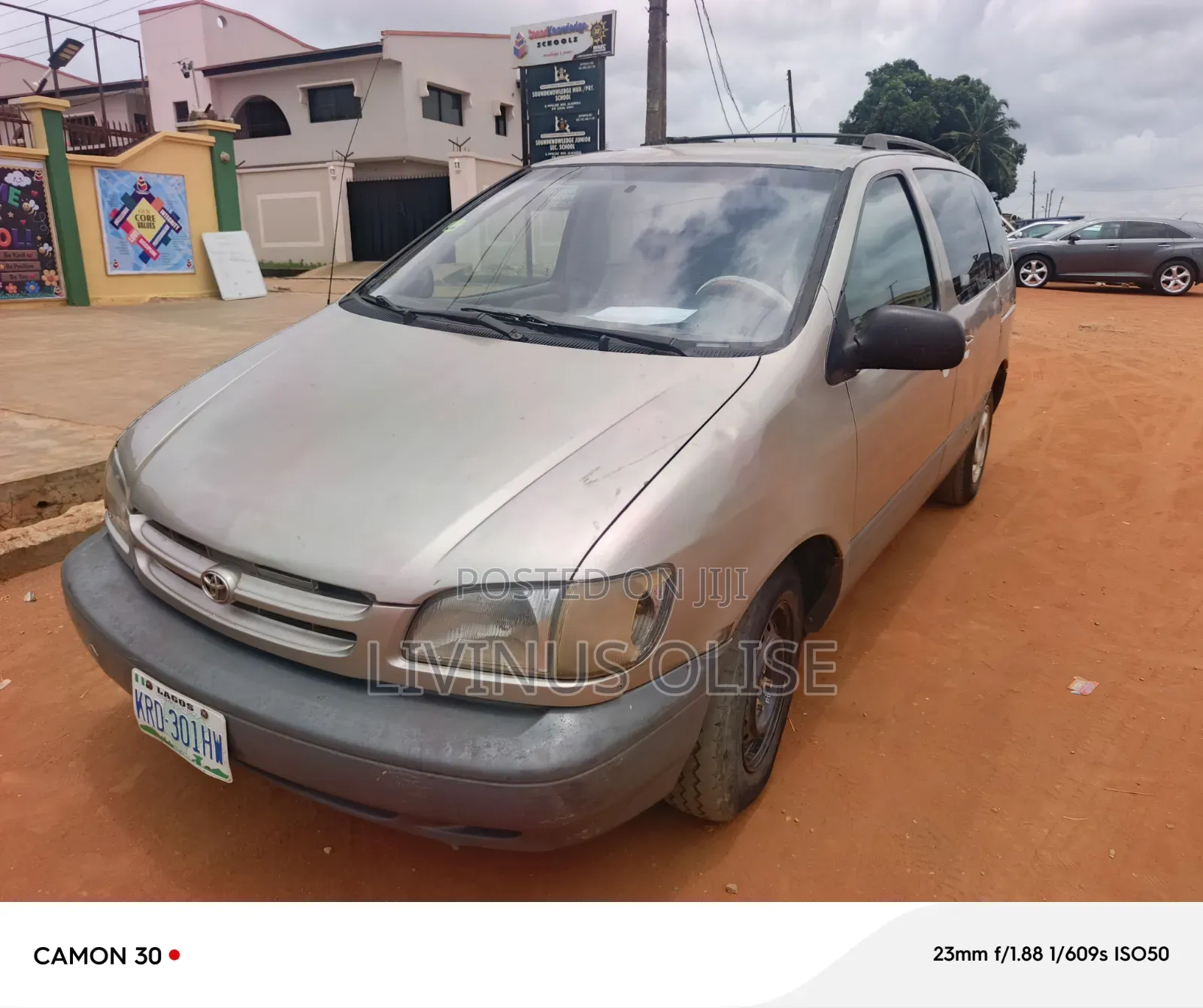 Toyota Sienna LE & 1 hatch 2000 Gray