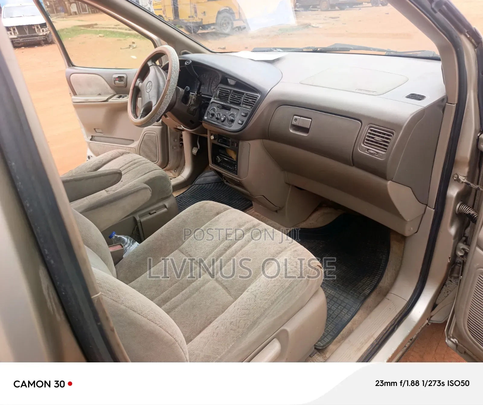 Toyota Sienna LE & 1 hatch 2000 Gray