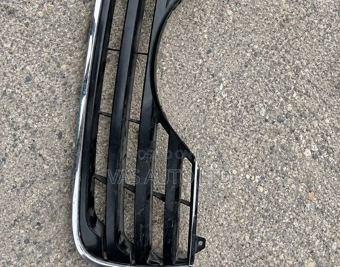 Toyota Camry 2010–2011 Front Grille