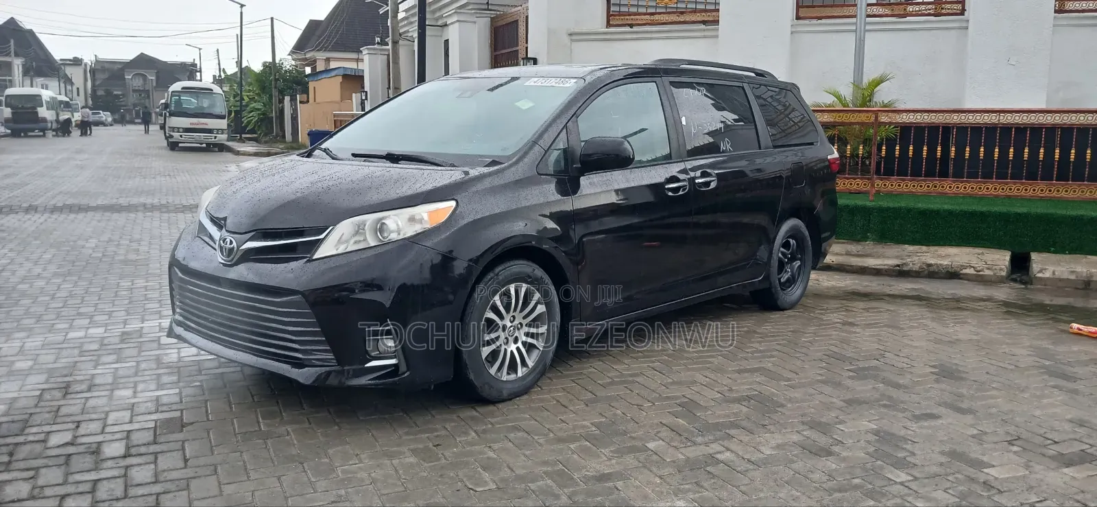 Toyota Sienna XLE 8 Passenger FWD 2020 Black
