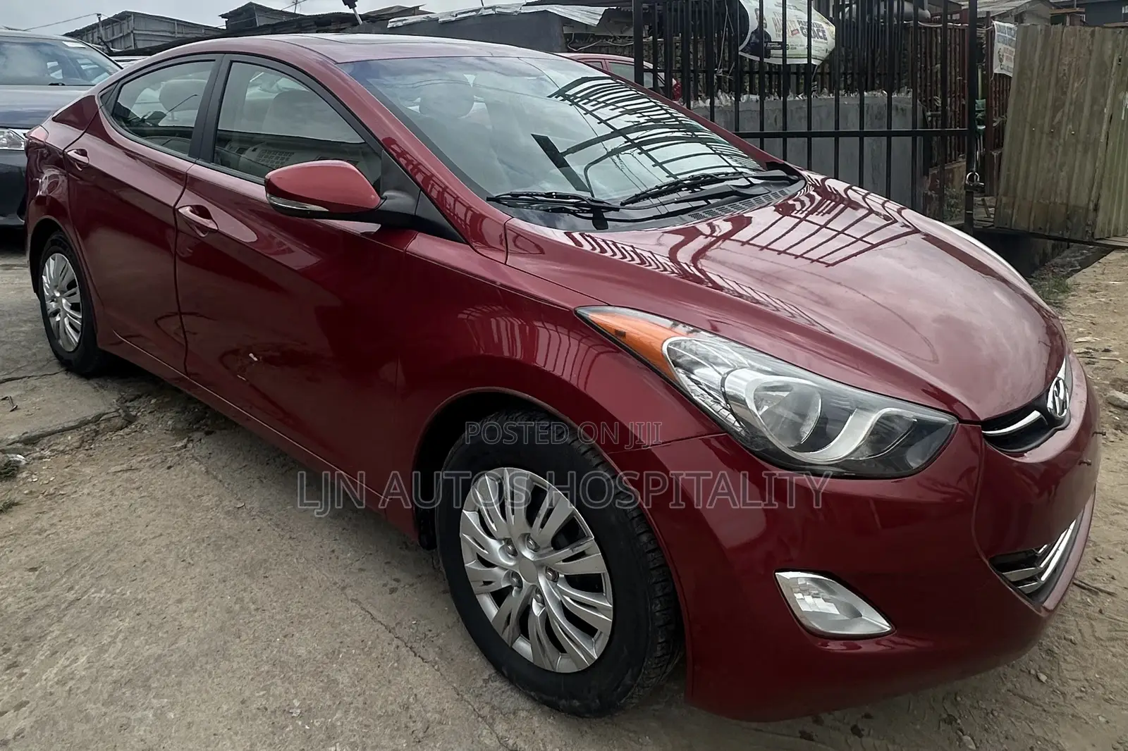 Hyundai Elantra Limited Sedan FWD (1.8L 4cyl 6A) 2013 Burgundy