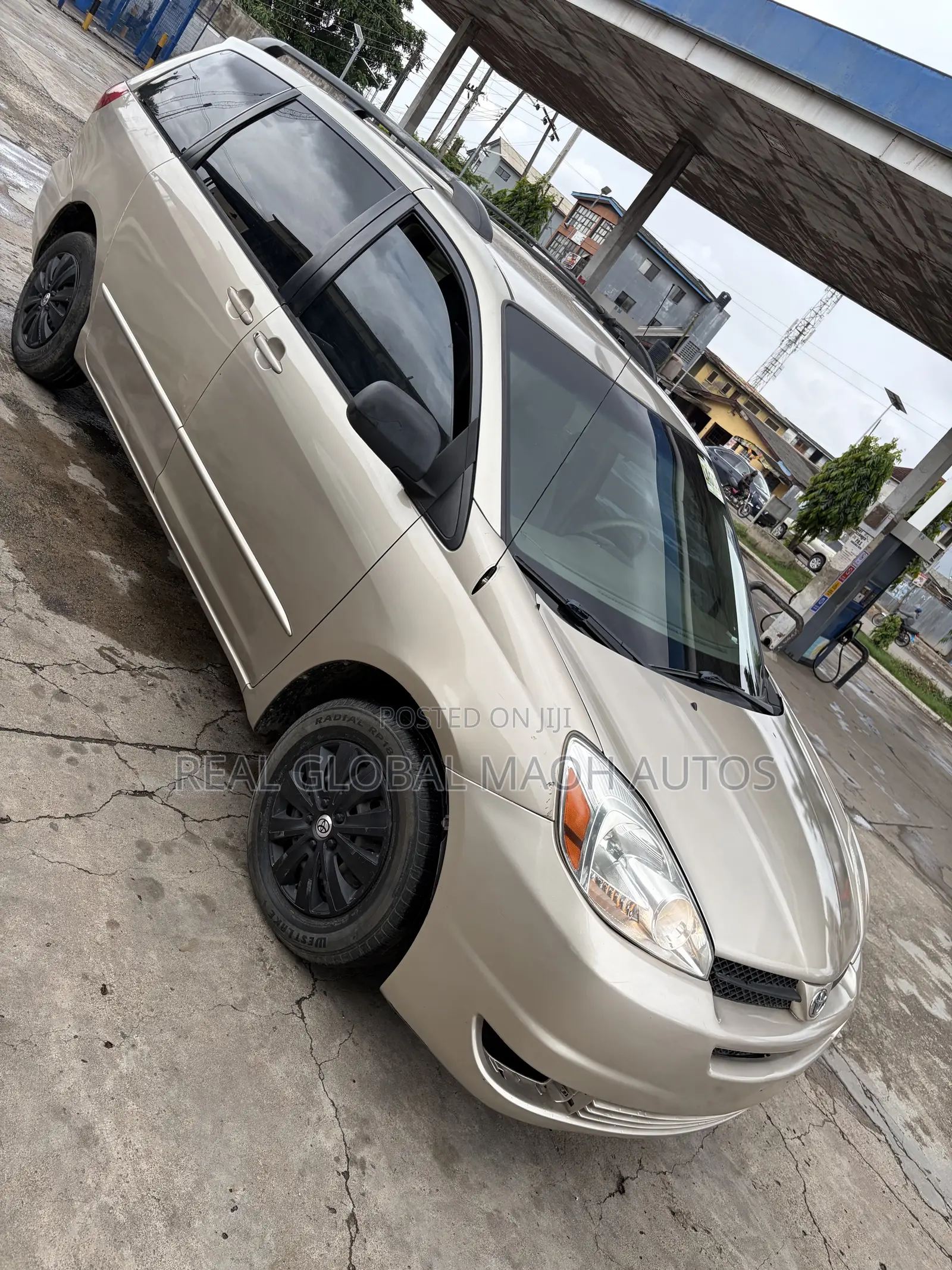 Toyota Sienna LE AWD 2005 Gold