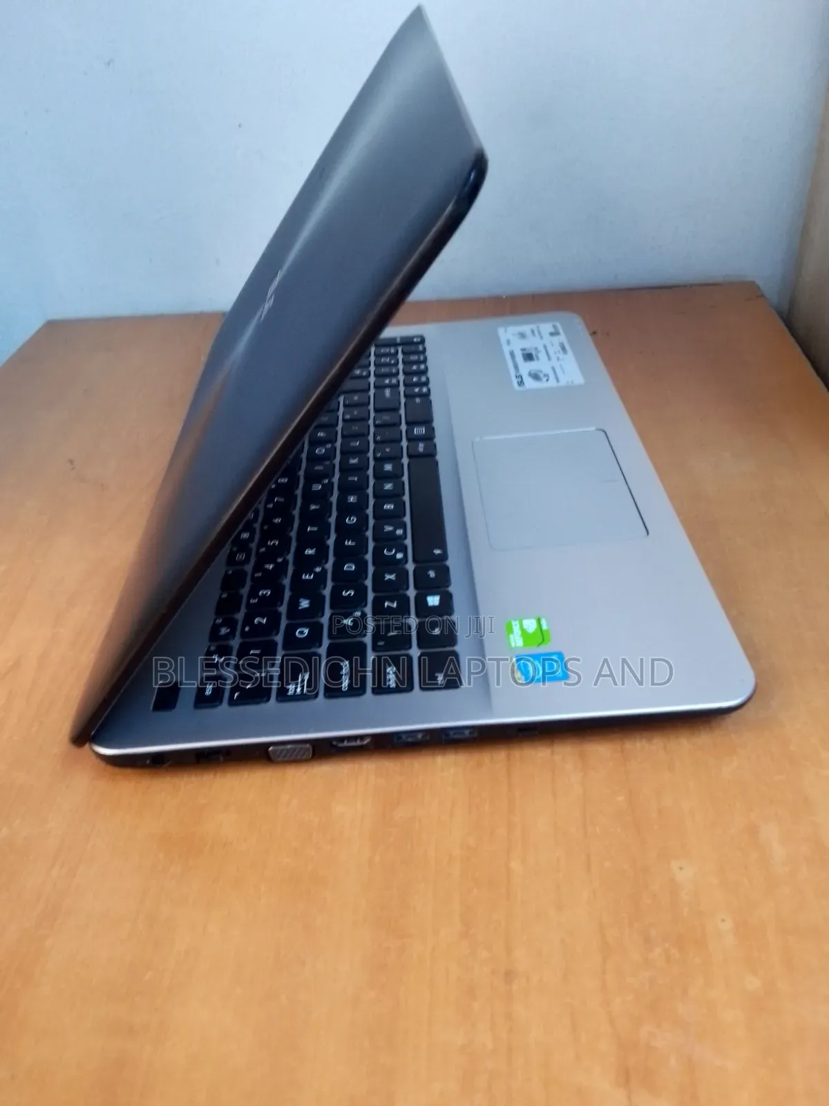 Laptop Asus X555LA 8GB Intel Core i5 HDD 1T