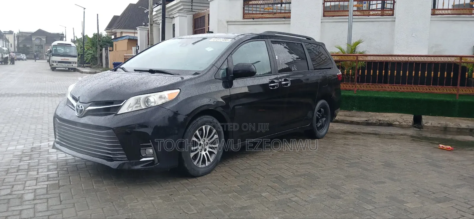 Toyota Sienna XLE Premium 8 Passenger FWD 2020 Black