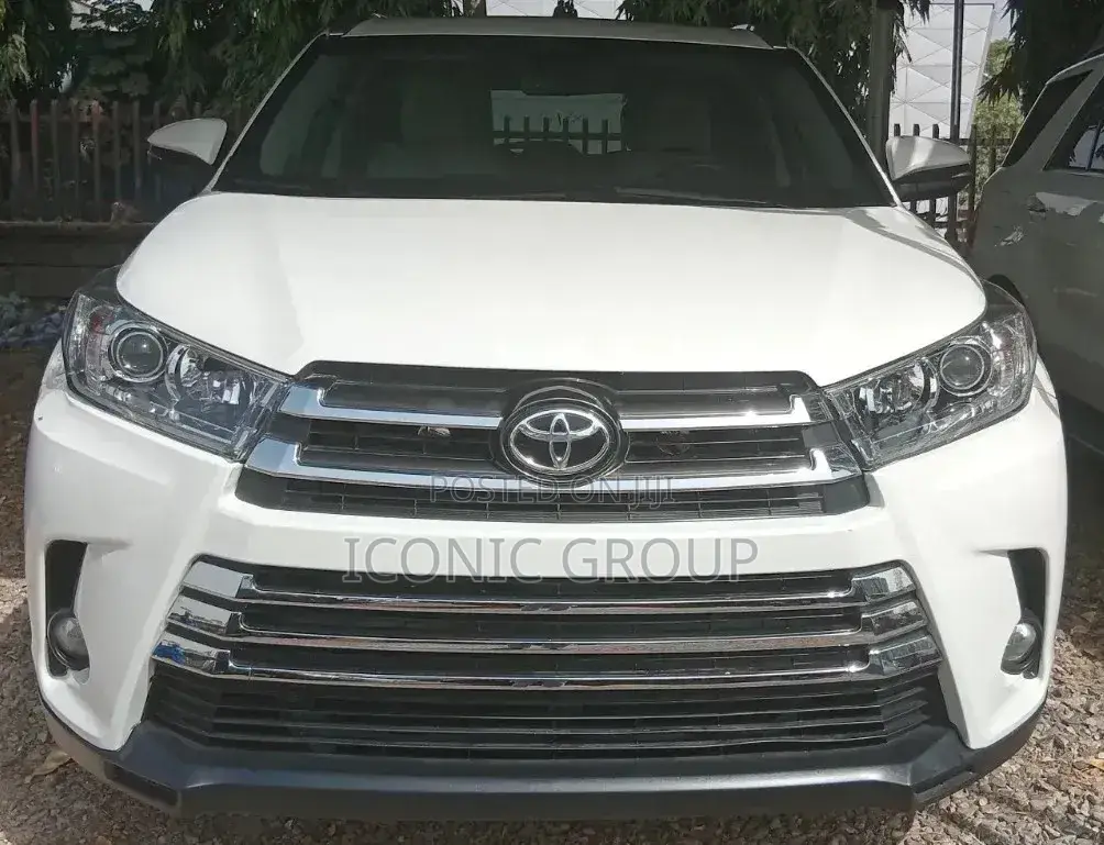 Toyota Highlander XLE 4x4 V6 (3.5L 6cyl 8A) 2018 White