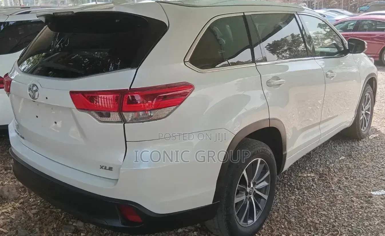 Toyota Highlander XLE 4x4 V6 (3.5L 6cyl 8A) 2018 White