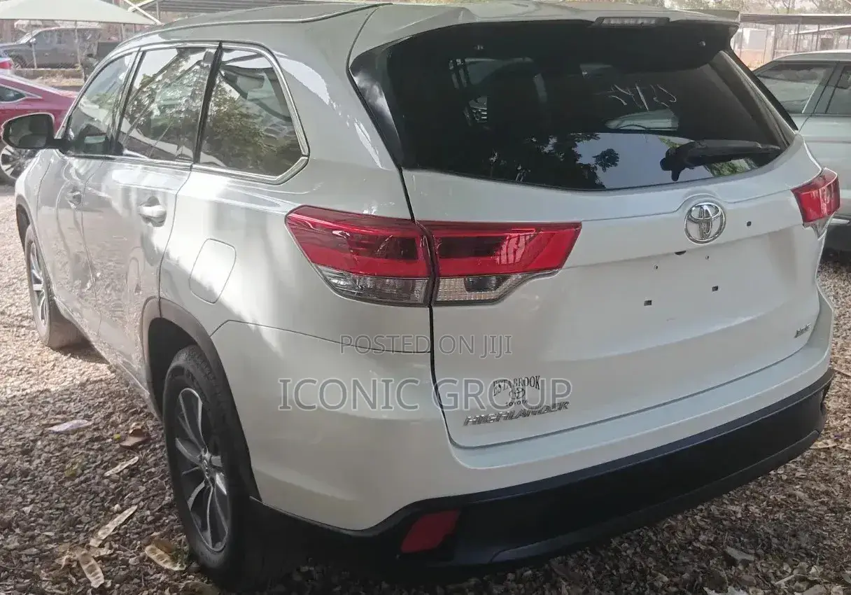 Toyota Highlander XLE 4x4 V6 (3.5L 6cyl 8A) 2018 White