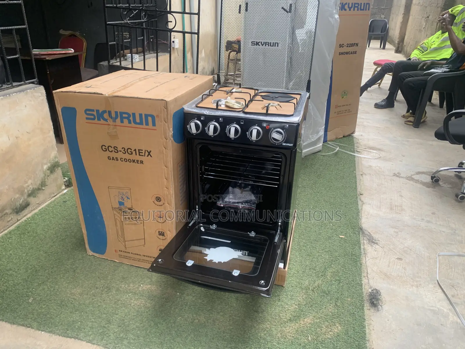 Skyrun GCS-3G1E/X 4-Burner Gas and Electric Cooker