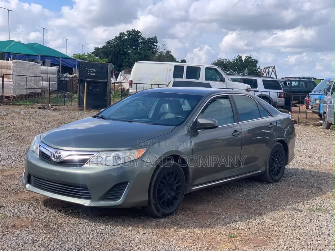 Toyota Camry L 4dr Sedan (2.5L 4cyl 6A) 2013 Gray