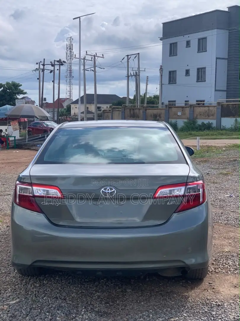 Toyota Camry L 4dr Sedan (2.5L 4cyl 6A) 2013 Gray