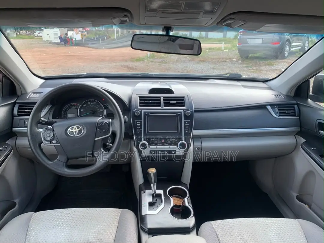 Toyota Camry L 4dr Sedan (2.5L 4cyl 6A) 2013 Gray