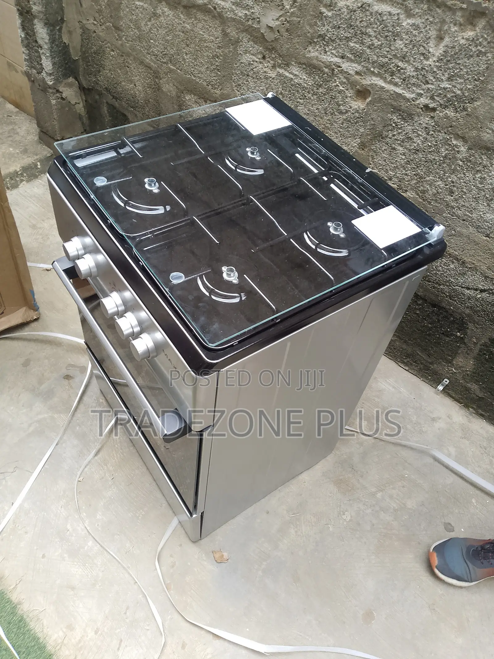 Maxi Gas Cooker – Convenient 4-Burner Cooking