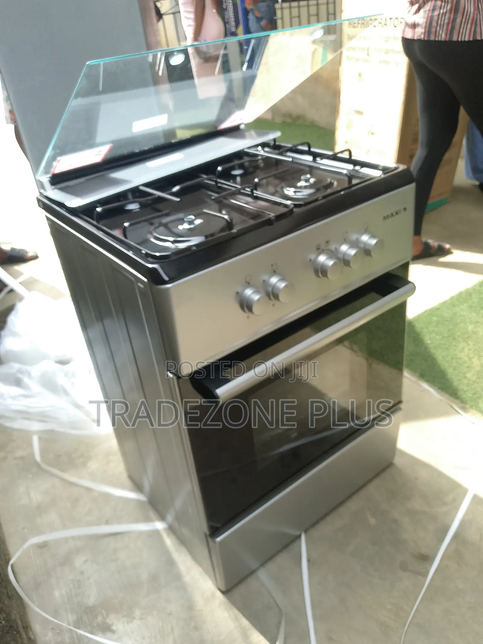 Get a Maxi 4-Burner Standing Cooker Today