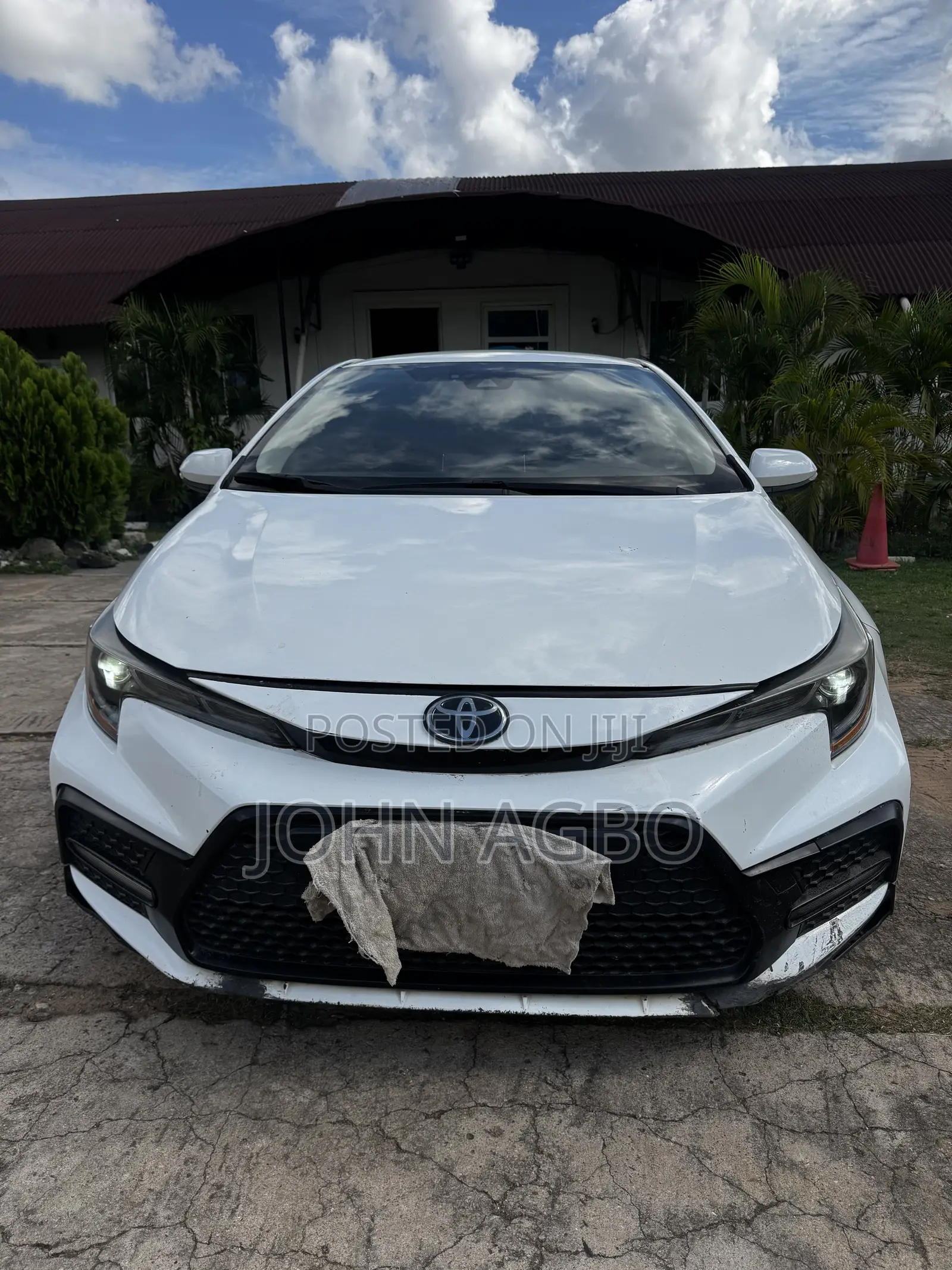 Toyota Corolla LE Eco (1.8L 4cyl 2A) 2019 White