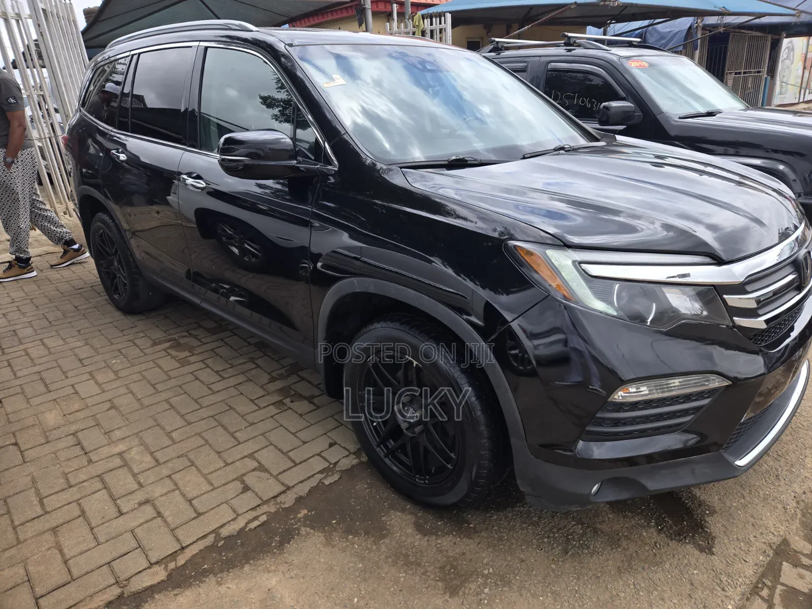 Honda Pilot Touring 4dr SUV 4WD (3.5L 6cyl 9A) 2017 Black