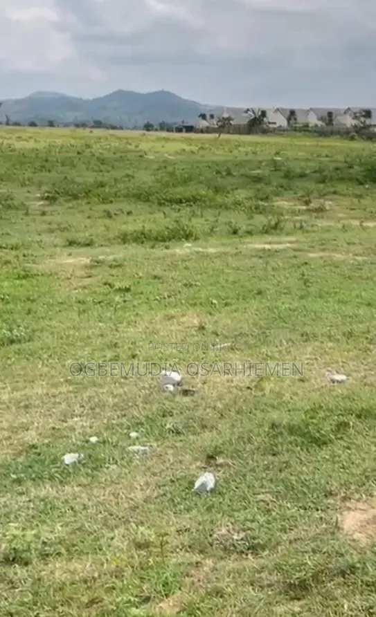 1000sqm Estate Land for 6 Units of 3 Bedroom Block of Flats With RofO