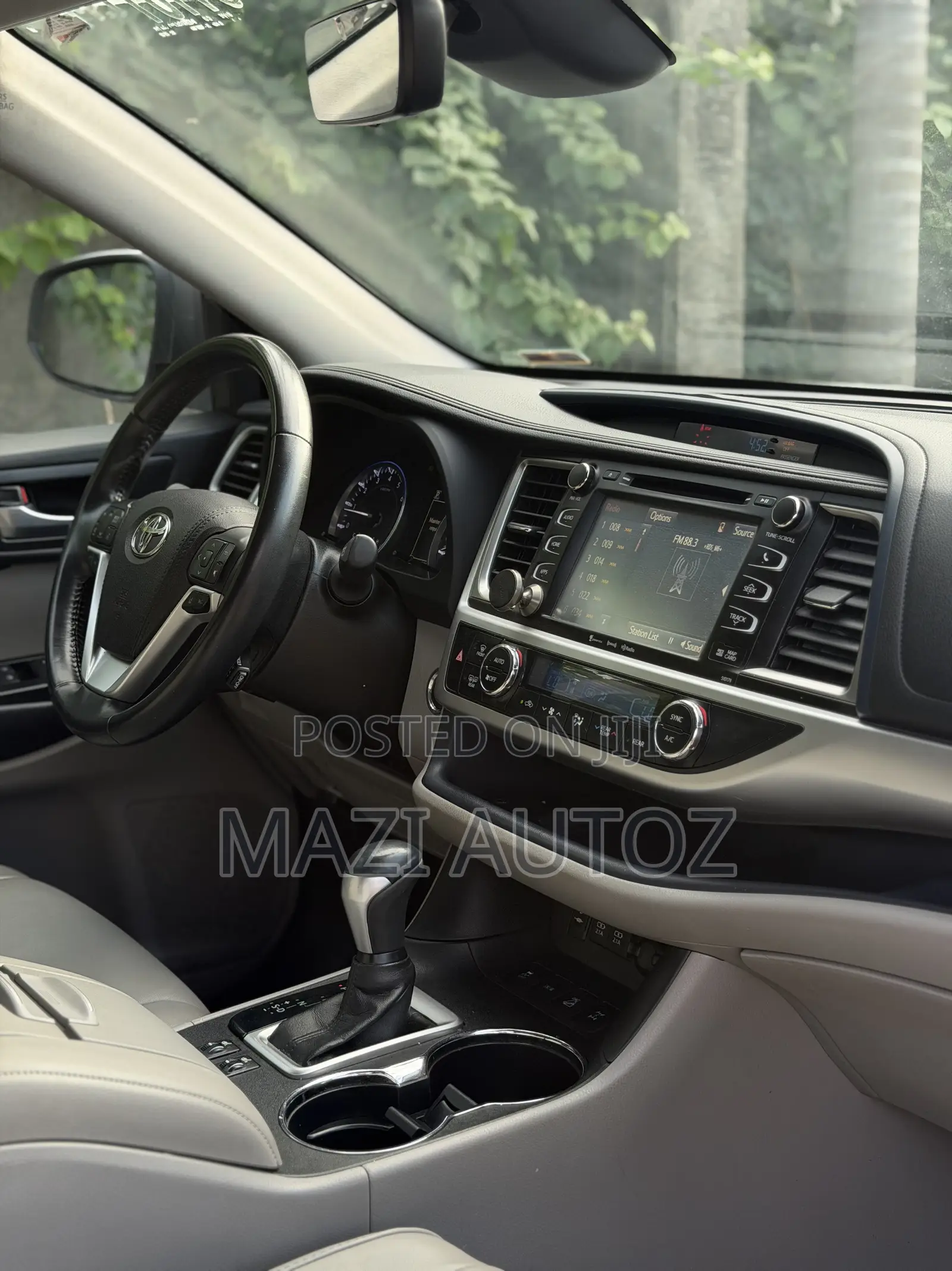 Toyota Highlander XLE 2022 White