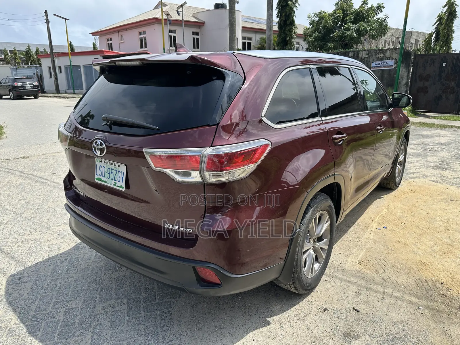 Toyota Highlander XLE 4dr SUV AWD (3.5L 6cyl 6A) 2015 Maroon