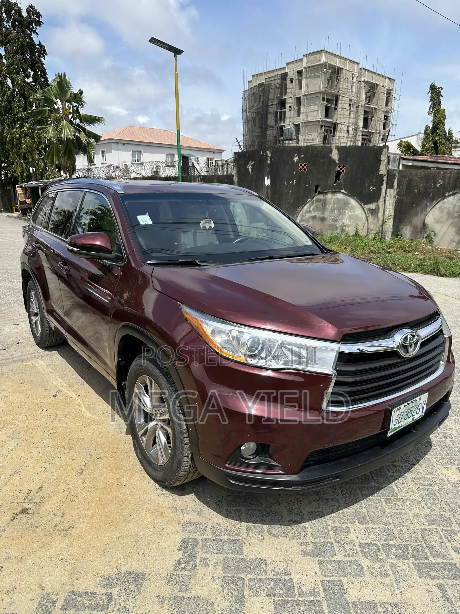 Toyota Highlander XLE 4dr SUV AWD (3.5L 6cyl 6A) 2015 Maroon