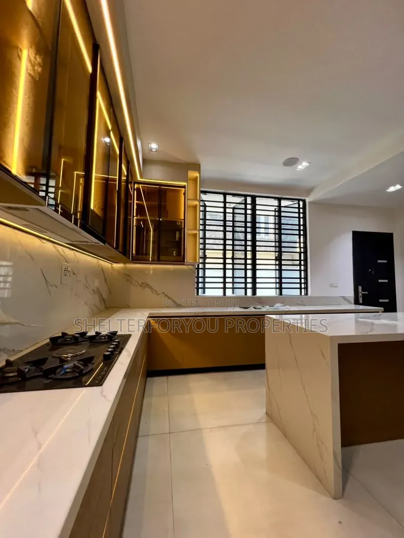 5bdrm Duplex in Lekki Phase 1 for sale