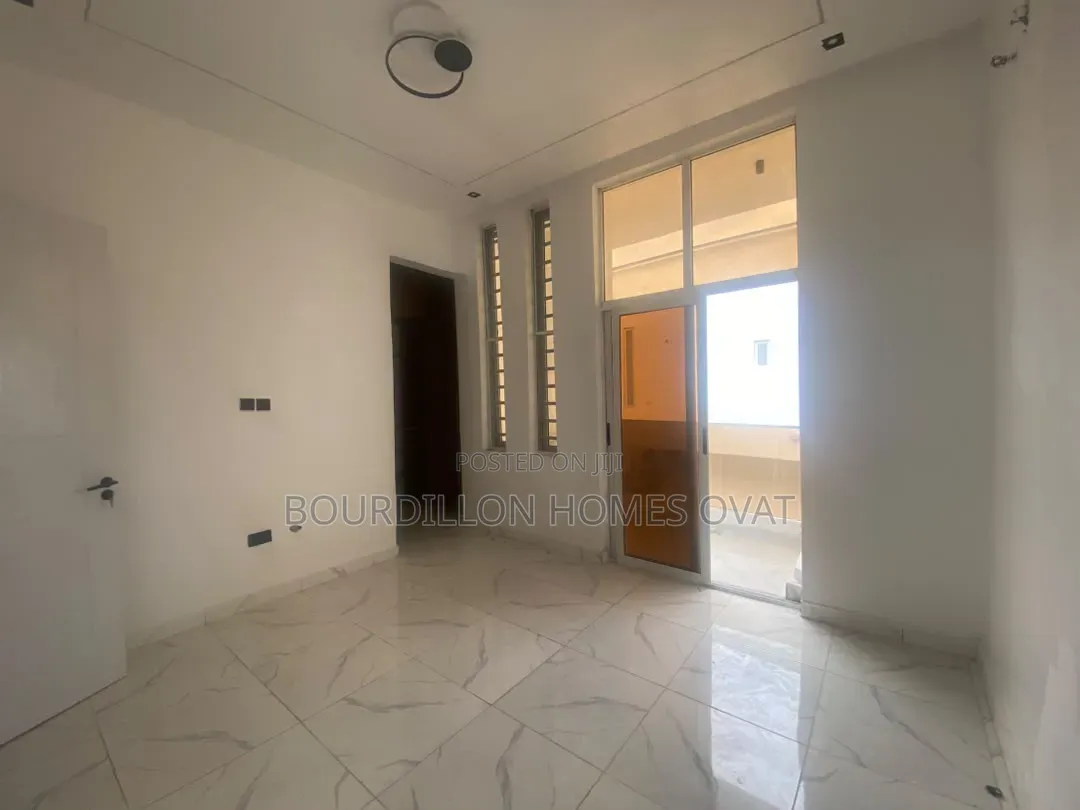 4bdrm Duplex in Ikota Villa Estate for rent