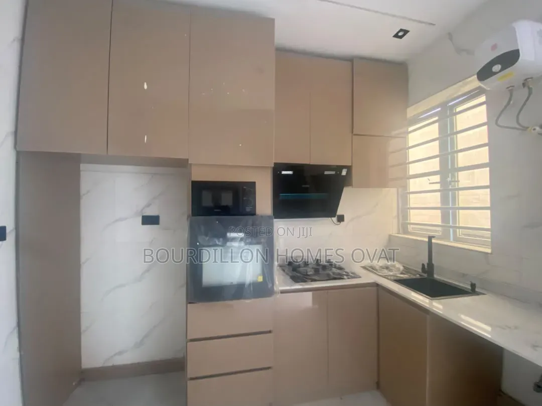 4bdrm Duplex in Ikota Villa Estate for rent