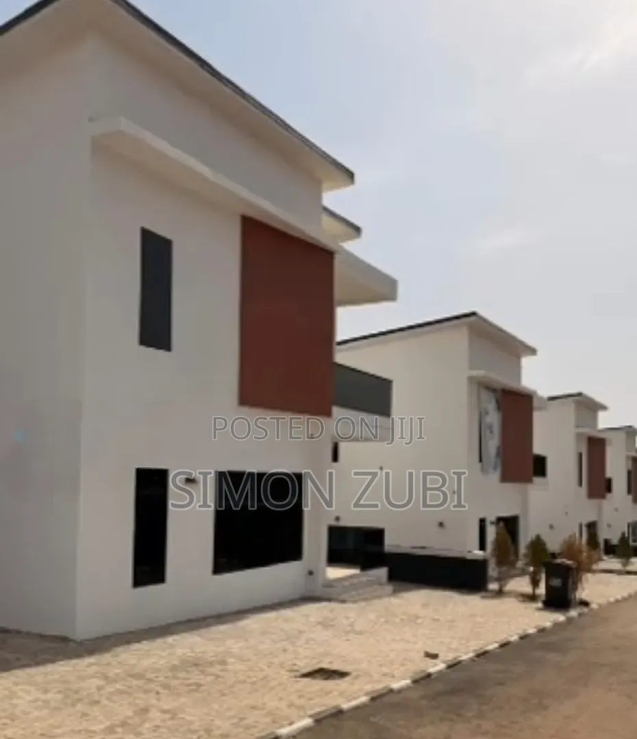 6bdrm Duplex in Kaura for sale