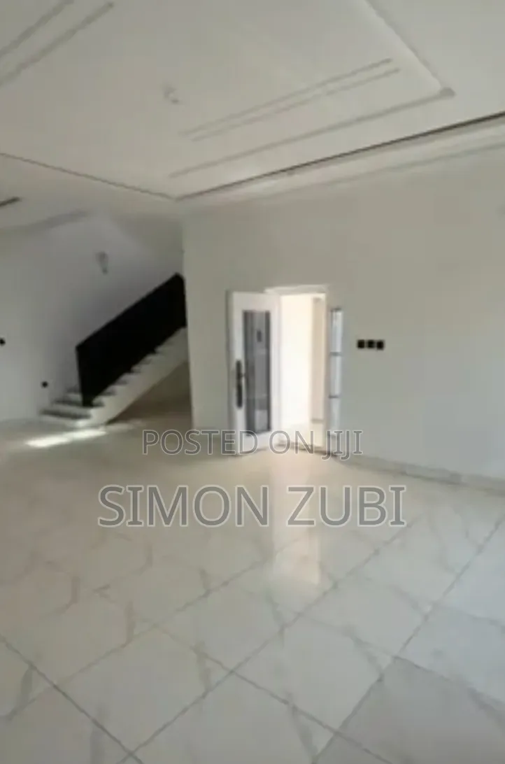 6bdrm Duplex in Kaura for sale