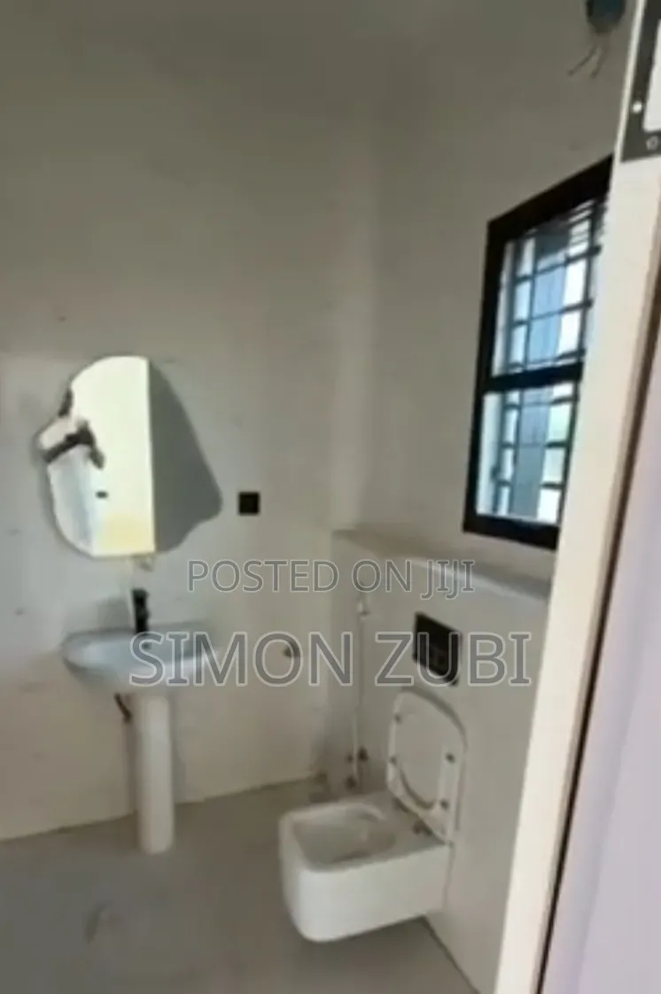 6bdrm Duplex in Kaura for sale