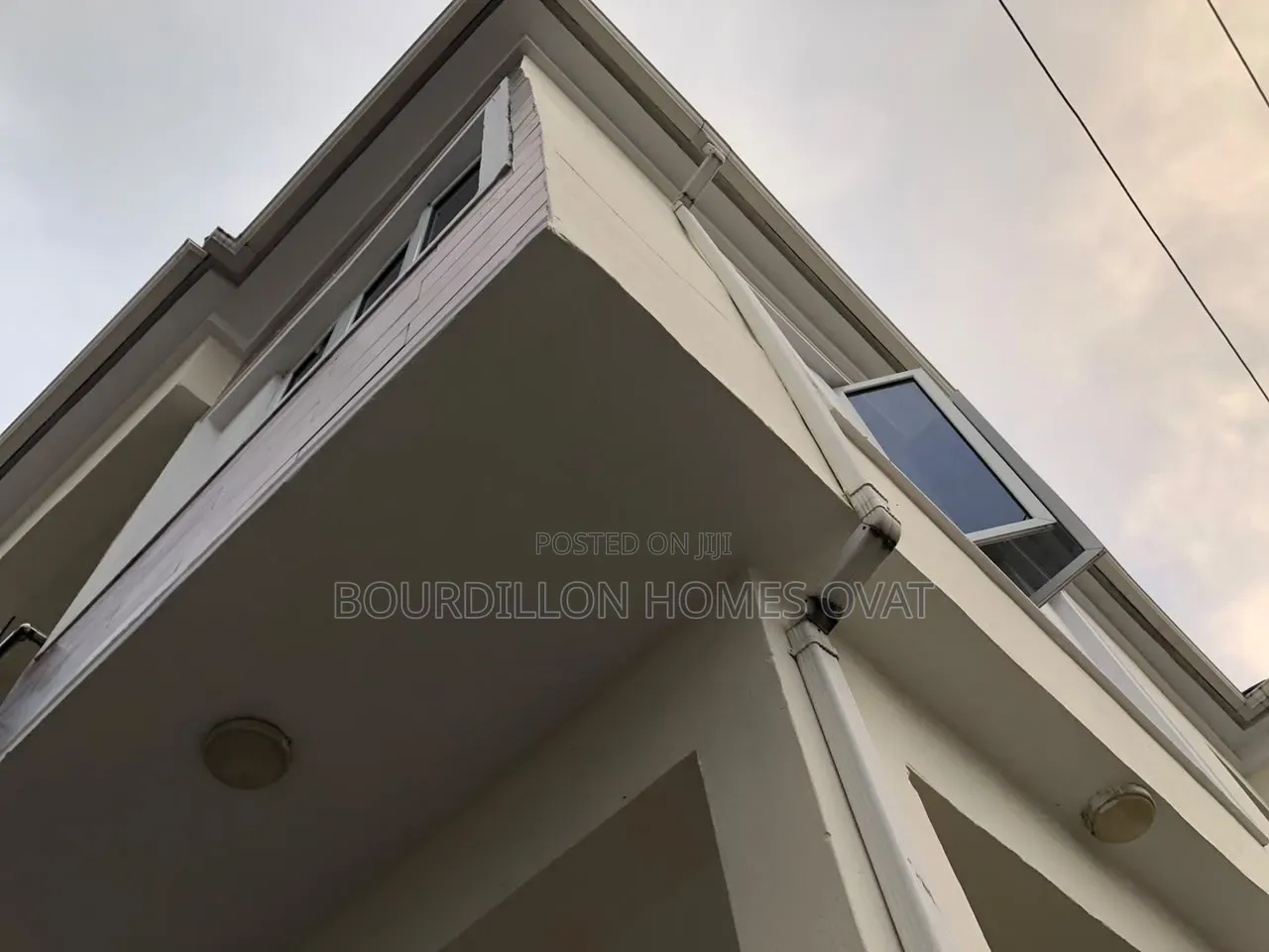 4bdrm Duplex in Harris Drive By Vgc for rent