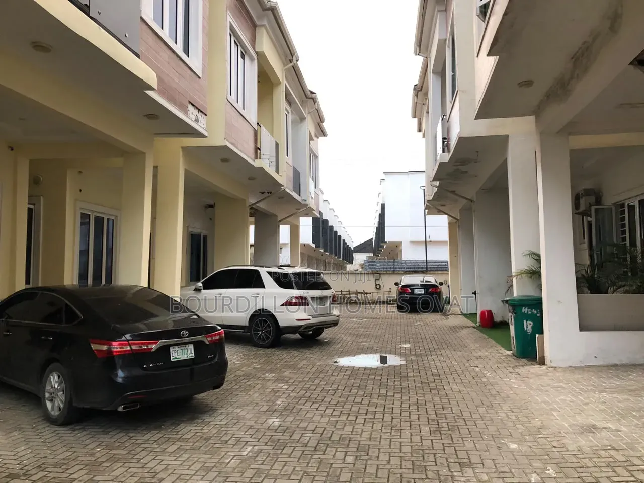 4bdrm Duplex in Harris Drive By Vgc for rent