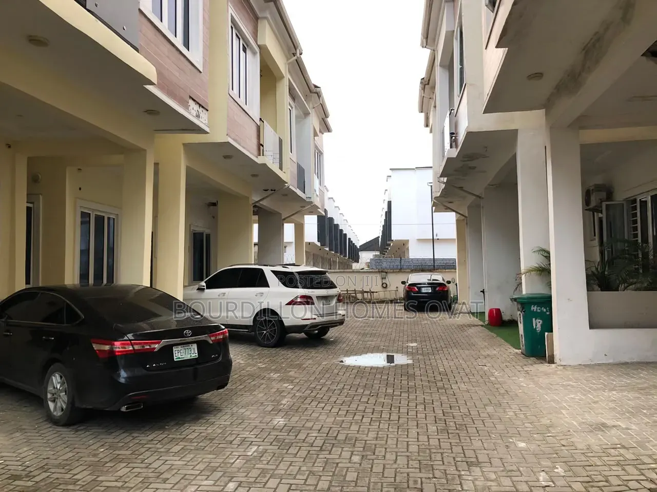 4bdrm Duplex in Harris Drive By Vgc for rent
