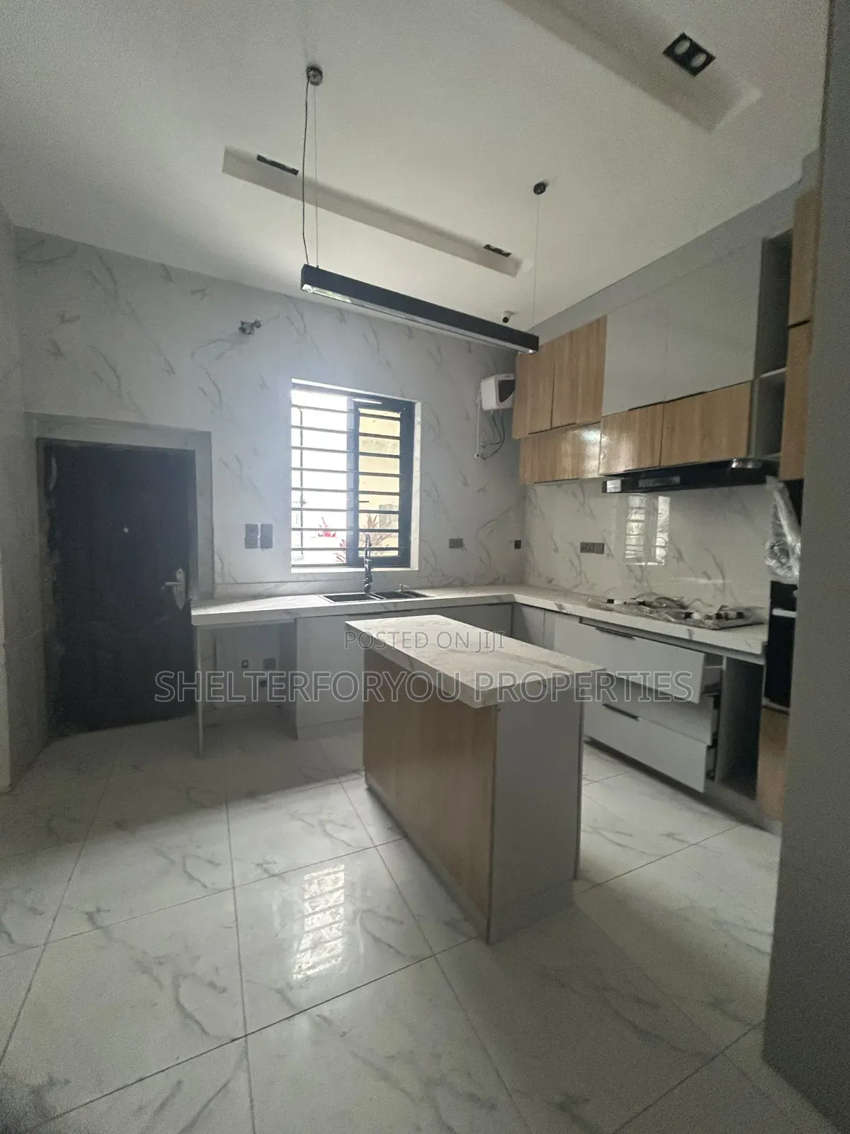 4bdrm Duplex in Lekki Expressway for sale