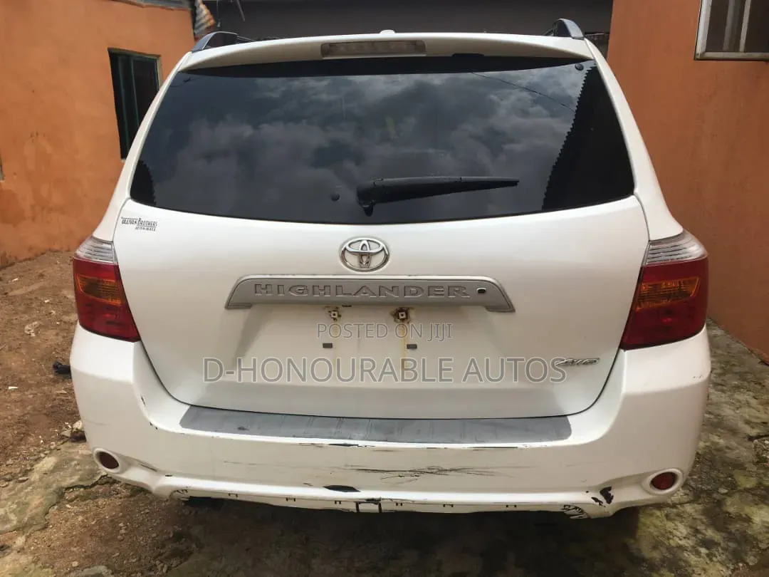 Toyota Highlander Base 2010 White