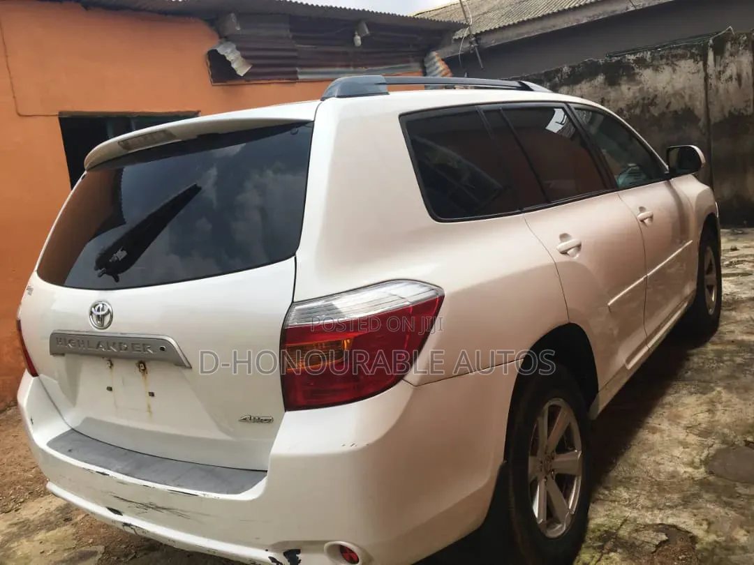 Toyota Highlander Base 2010 White