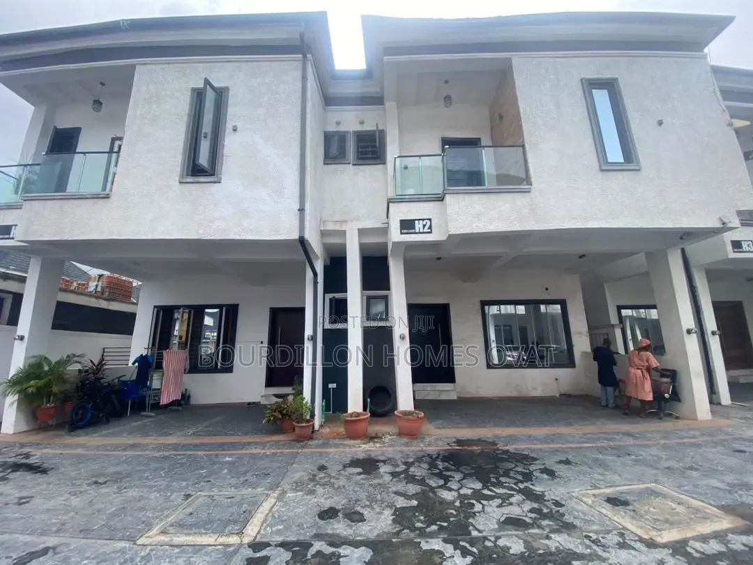 4bdrm Duplex in Ikota Villa Estate for rent